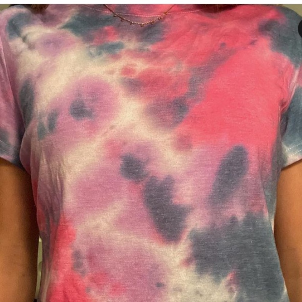 tie-dye shirt
